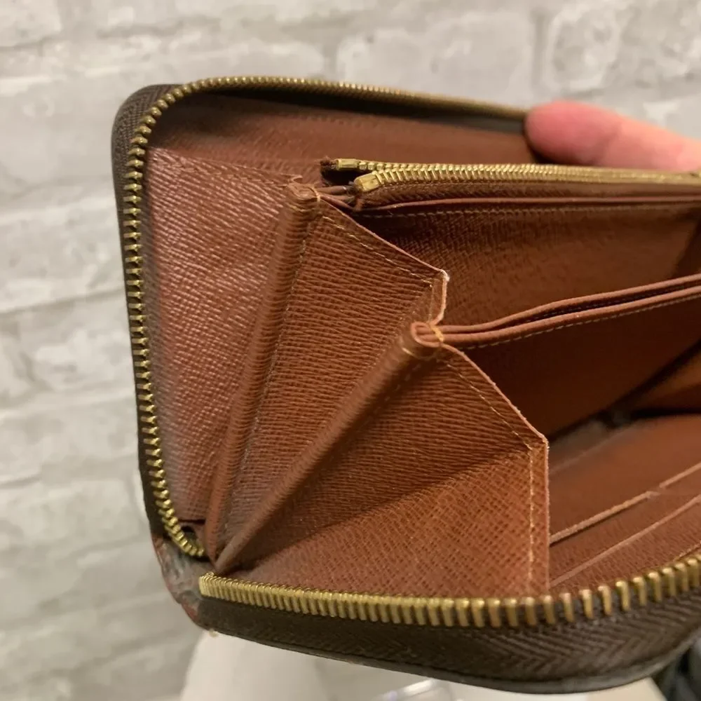 ⭐  Louis Vuitton Monogram Zippy Zip Around Long Wallet purse.